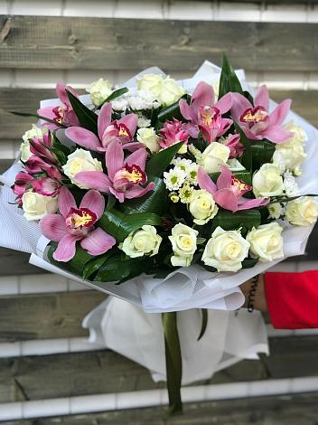 Букет цветов из: Розы и Хризантемы в Слободском