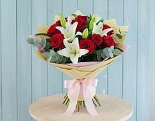 Букет цветов из:  Лилии и Розы в Слободском