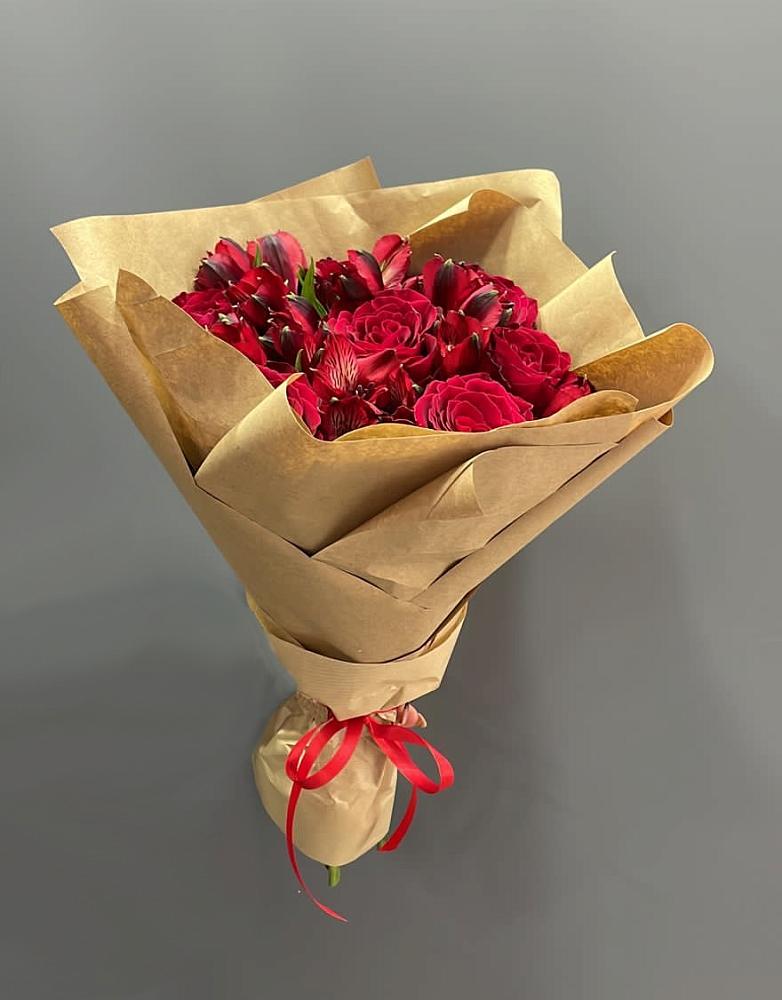 Букет цветов из: Альстромерии и Розы в Слободском