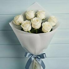 Букет 7 Белых роз Эдлесс Лав в Слободском
