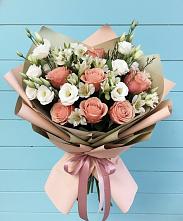 Букет цветов из:  Розы, Альстромерии и Лизиантусы в Слободском