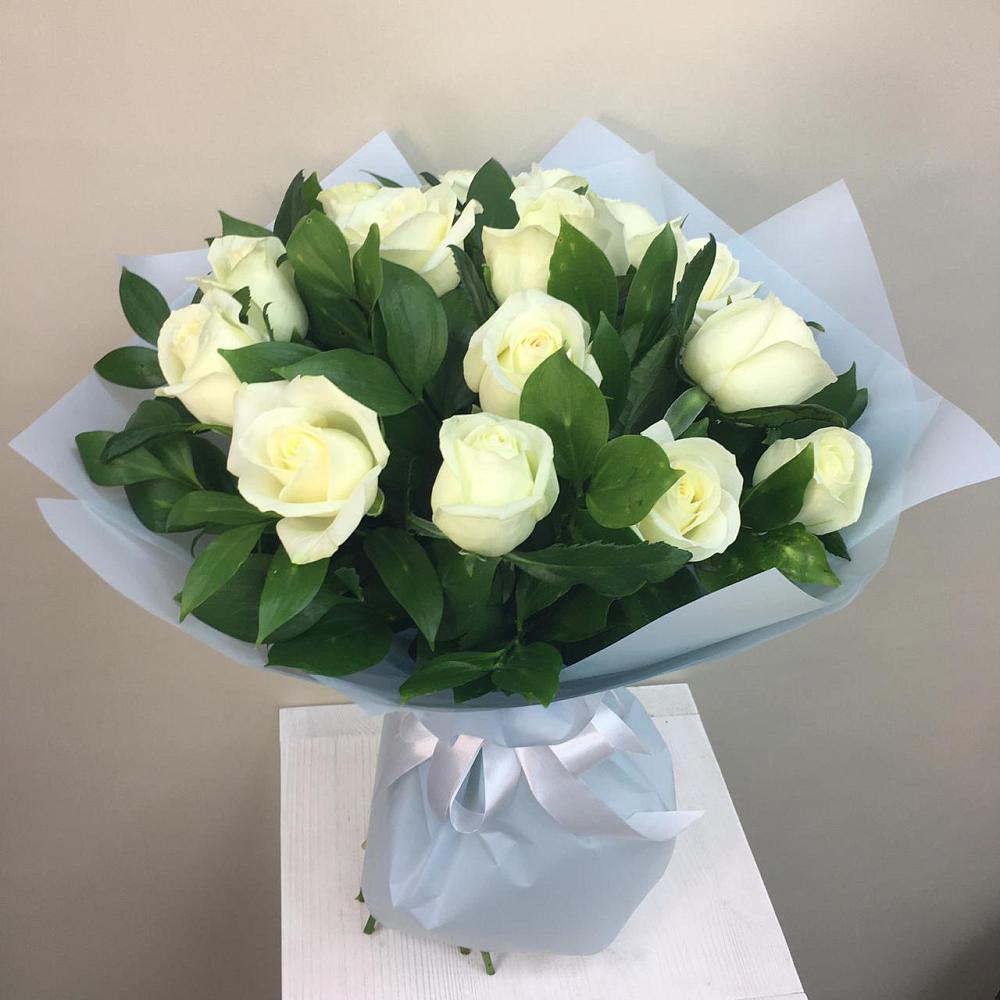 Букет 15 Белых роз Проуд в Слободском