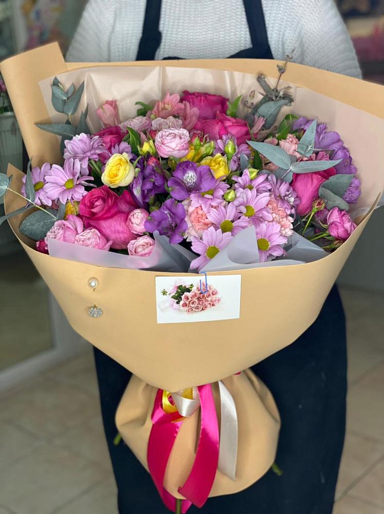 Букет цветов из: Хризантемы, Гвоздики и Альстромерии в Слободском