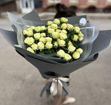 Букет Белые кустовые розы Солинеро в Слободском