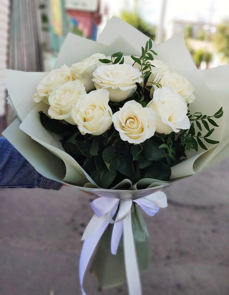 Букет Белые розы Проуд в Слободском