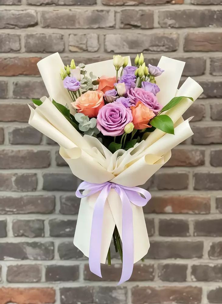 Букет цветов из: Лизиантусы и Розы в Слободском