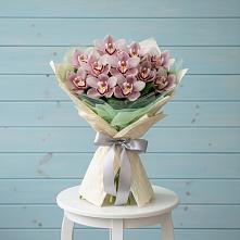 Букет цветов из:  Орхидеи и Розы #REPLACE_PRED# Слободском