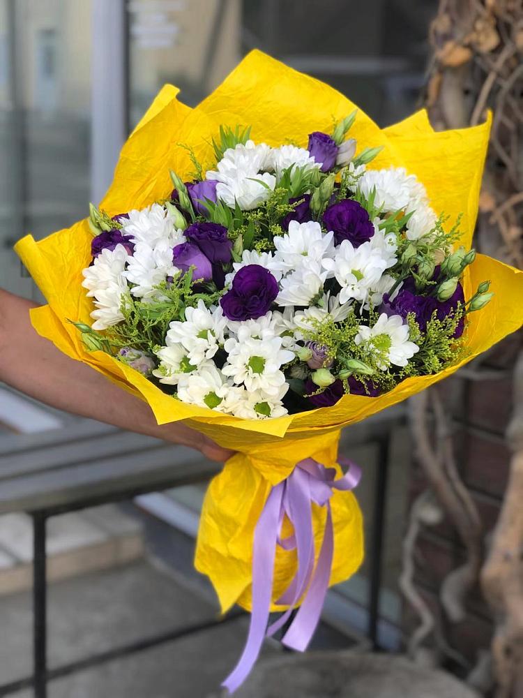 Букет цветов из: Ирисы, Хризантемы и Ромашки в Слободском