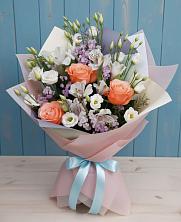 Букет цветов из:  Лизиантусы, Розы, Альстромерии и Гипсофила в Слободском