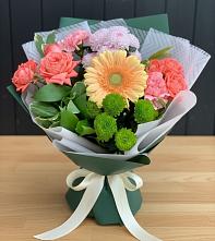 Букет цветов из:  Гвоздики, Розы, Герберы и Хризантемы в Слободском