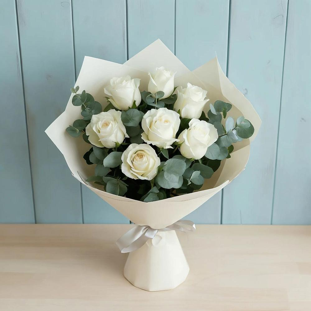 Букет Белые розы в Эвкалипте в Слободском