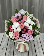 Букет цветов из:  Альстромерии, Гвоздики, Розы и Хризантемы в Слободском