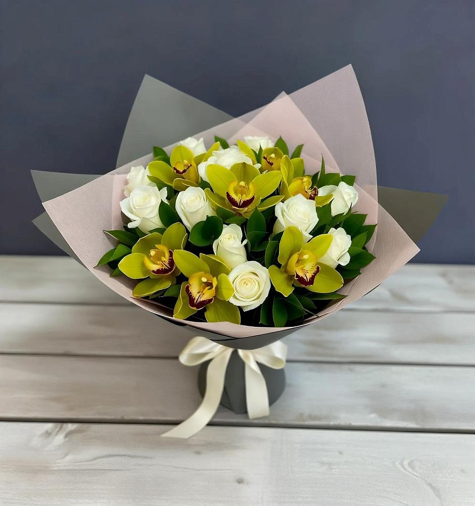 Букет цветов из: Орхидеи и Розы в Слободском