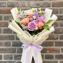 Букет цветов из:  Лизиантусы и Розы в Слободском