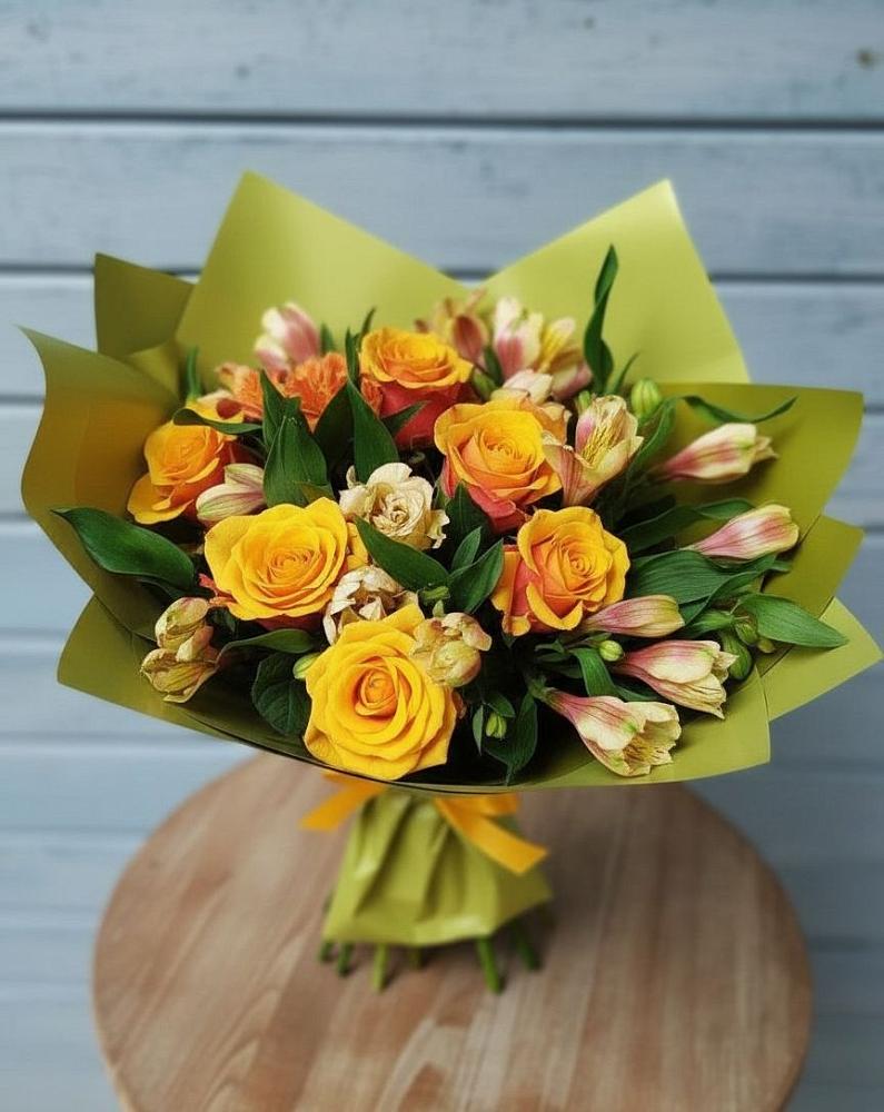 Букет цветов из: Альстромерии и Розы в Слободском