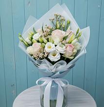 Букет цветов из:  Розы и Лизиантусы в Слободском