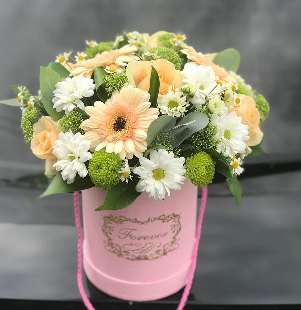 Цветочная композиция из Розы, Герберы и Хризантемы в шляпной коробке в Слободском