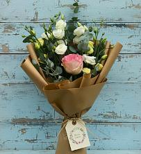 Букет цветов из:  Розы и Лизиантусы в Слободском