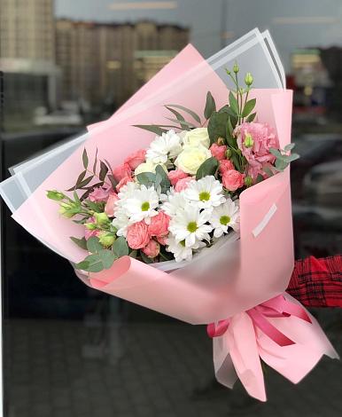 Букет цветов из: Розы, Лизиантусы и Хризантемы в Слободском