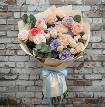 Букет цветов из:  Розы, Лизиантусы и Гвоздики в Слободском